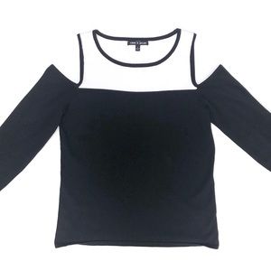 Cable & Gauge Black/White Cold Shoulder Sweater S